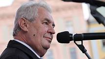 Prezident Miloš Zeman při debatě s občany na náměstí Republiky