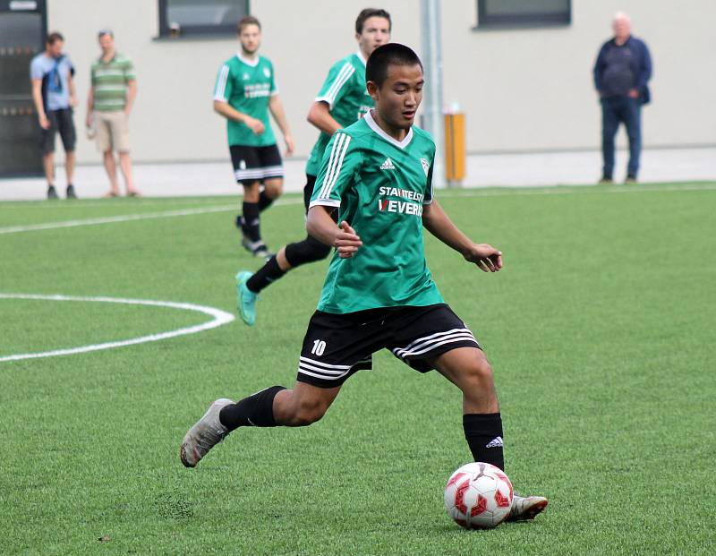 7. kolo krajského přeboru: SSC Bolevec (bílí) - SK Horní Bříza (zelení) 2:5.