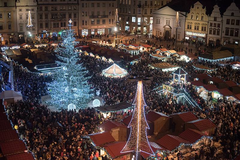 Vánoční strom na náměstí Republiky v Plzni