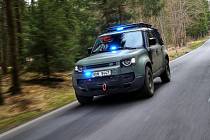 Nový prototyp vozu Land Rover Defender 110 v úpravě pro službu u policejních a armádních složek představila plzeňská společnost Dajbych, specialista na úpravy terénních vozů.