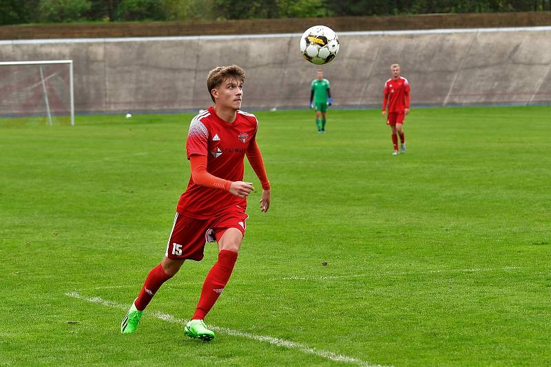 9. kolo krajského přeboru: SK Petřín Plzeň B - SK Rapid Plzeň (na snímku fotbalisté v modrých dresech) 1:3 (0:0).