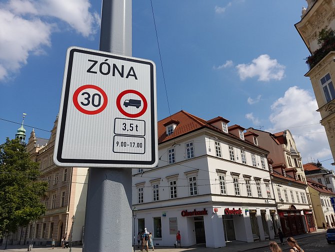 Kromě historického centra Plzně vznikají zóny s omezenou rychlostí  především v rezidenčních oblastech