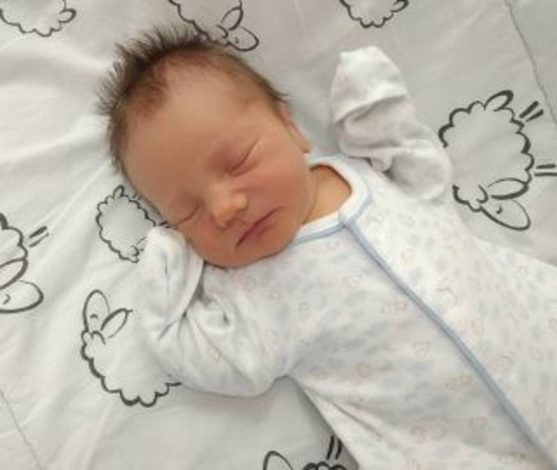 Patrik Peteřík z Domažlic se narodil 4. května 2020 ve Stodské nemocnici. Pro rodiče Dianu a Tomáše bylo pohlaví miminka překvapení.