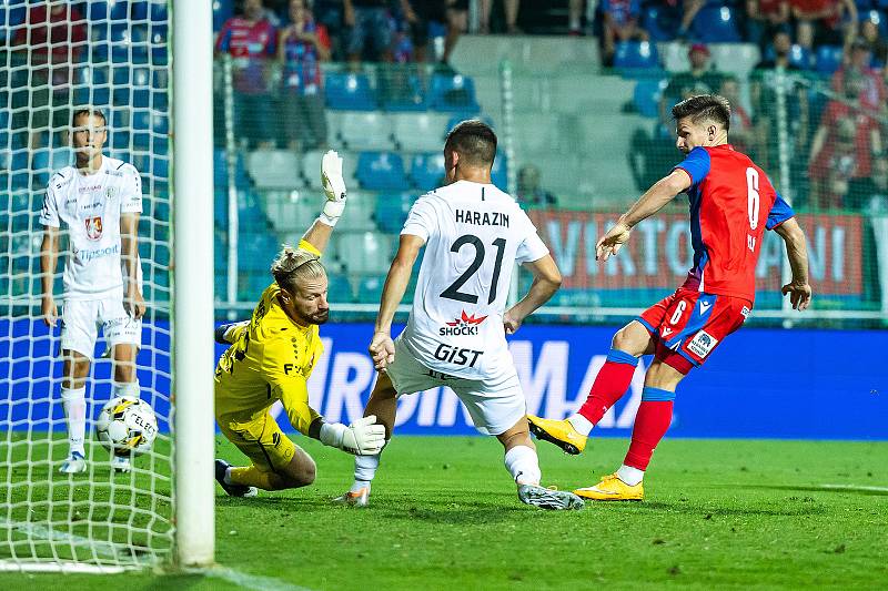 Hradec Králové - Viktoria Plzeň (červenomodrá) 1:2.