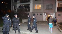 Z bytovky v plzeňské Břeclavské ulici muselo být kvůli nahlášené bombě evakuováno 150 lidí.