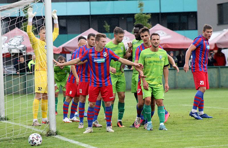 Fotbalisté FC Viktoria Plzeň B (červenomodří) vyhráli v Sokolově 1:0 díky brance Jedličky z 63. minuty utkání.