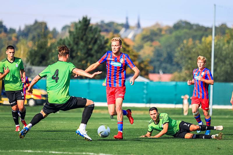 Fotbalisté rezervy Viktorie Plzeň (na archivním snímku hráči v červenomodrých dresech) v neděli jen remizovali s Admirou Praha 1:1.