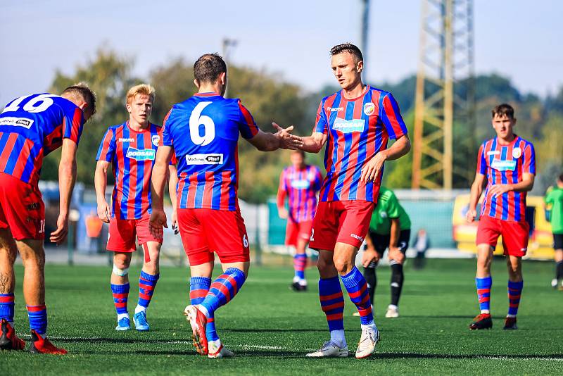 Fotbalisté rezervy Viktorie Plzeň (na archivním snímku hráči v červenomodrých dresech) v neděli jen remizovali s Admirou Praha 1:1.