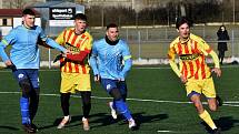 Zimní příprava: Junior Strakonice - FK Nepomuk (na snímku fotbalisté v modrých dresech) 6:2 (4:0).