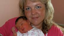 29. července se narodila rodičům Janě a Danielovi Natálka Aichingerová. Po porodu vážila sestra pětiletého Dominika 4 060 gramů a měřila 52 cm.