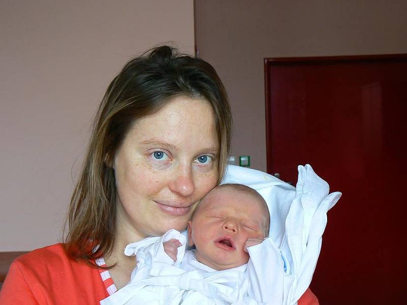 Janě a Josefu Bendovým z Lišic se 21. února ve 20.10 hod. narodil prvorozený syn, který dostal jméno po tátovi. Pepíček (3,57 kg, 52 cm) přišel na svět ve FN v Plzni. Maminka děkuje svému muži za pomoc při porodu