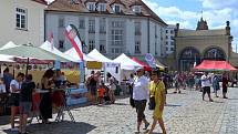 Návštěvníci gastrofestivalu Street Food Plzeň v pivovaru Prazdroj mohli ochutnat ze široké nabídky asijských specialit, čerstvých ryb, šťavnatých burgerů, tradičních pokrmů z dalekých zemí, ale i sladkých dezertů a plzeňského piva.