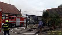 V Chotěšově došlo k požáru dílny, kde se opravují zemědělské stroje.