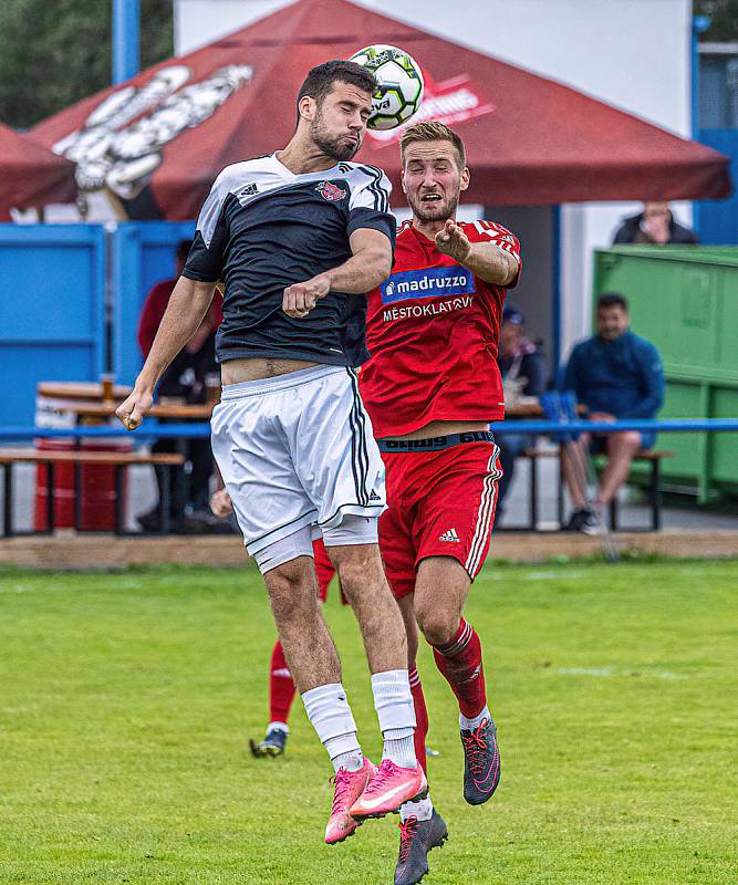 8. kolo FORTUNA divize A: SK Klatovy 1898 (na snímku fotbalisté v červených dresech) - SK Petřín Plzeň 0:1 (0:0).