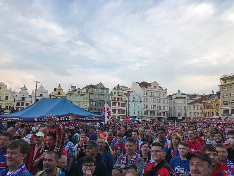 Oslavy fotbalistů FC Viktoria Plzeň a jejich fanoušků na náměstí Republiky v Plzni
