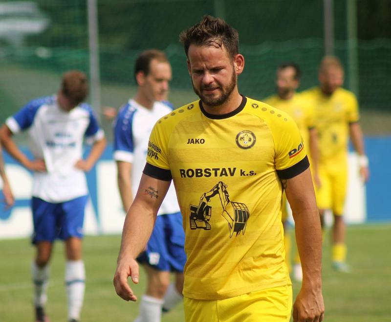 2. kolo FORTUNA ČFL, skupina A: FK Králův Dvůr - FK ROBSTAV Přeštice (hráči ve žlutých dresech) 4:1 (1:0).