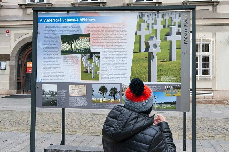 Plzeň, Smetanovy sady, venkovní výstava Svoboda nebyla zadarmo.