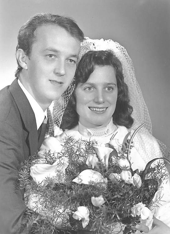 č. 10: Erika a Stanislav Bartlovi, Žel. Ruda (Svatba: 7. října 1967)