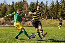 Fotbalisté Chotíkova (na archivním snímku hráči ve žlutočerných dresech) prohráli doma s Kralovicemi 3:4 a s pohárem PKFS se loučí.