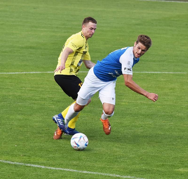 FC SILON Táborsko - FK ROBSTAV Přeštice (žlutí) 2:2.