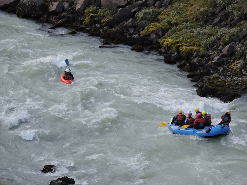 Rafting na divoké řece