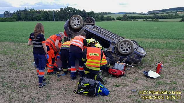 Vážná dopravní nehoda se stala v pátek v podvečer na silnici z Plzně směrem na Losinou.