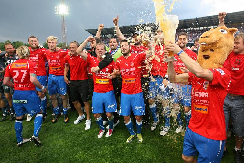 David Limberský při oslavách prvního titulu v roce 2011.