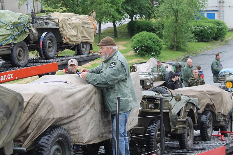 Military Car Club Plzeň odjíždí na oslavy 70. výročí Dne D do Normandie