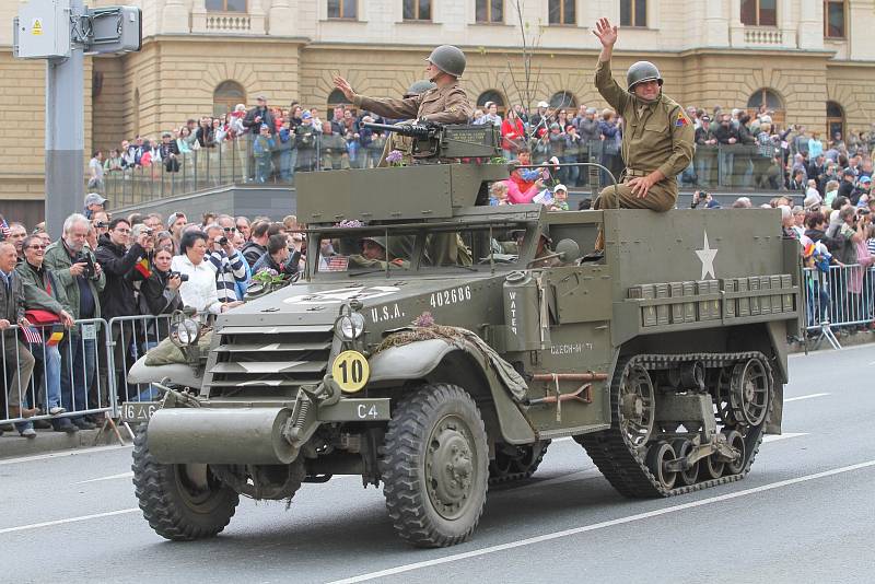 Nedělní přehlídkou Convoy of Liberty vyvrcholily Slavnosti svobody v Plzni. 