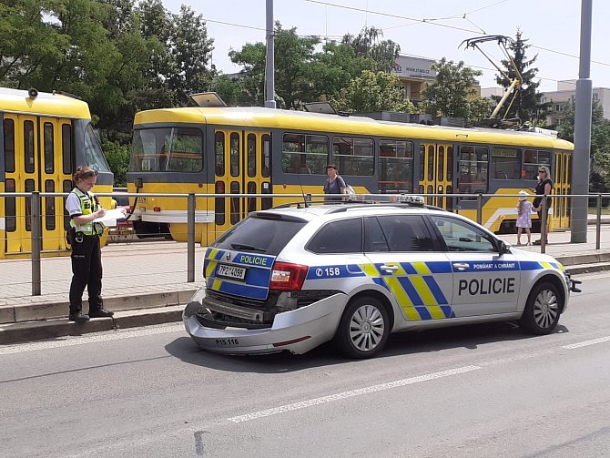 Nehoda v Plzni na křižovatce ulic Karlovarská a Sokolovská