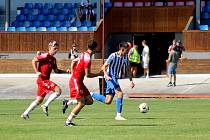 Fotbalisté SK Petřín Plzeň B (na snímku fotbalisté v červených dresech z podzimního zápasu s Nýrskem) vyhráli podzimní část krajského přeboru.