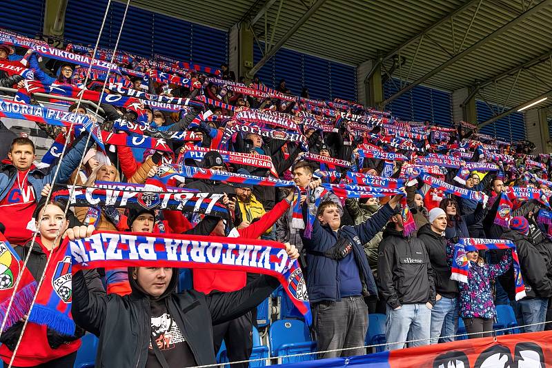 Fotbalisté Viktorie Plzeň podlehli na úvod ligového jara doma nečekaně Hradci Králové 1:2.