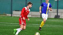 13. kolo krajského přeboru: SK Petřín Plzeň B - FK Nepomuk (na snímku fotbalisté v modrých dresech) 8:1 (3:1).