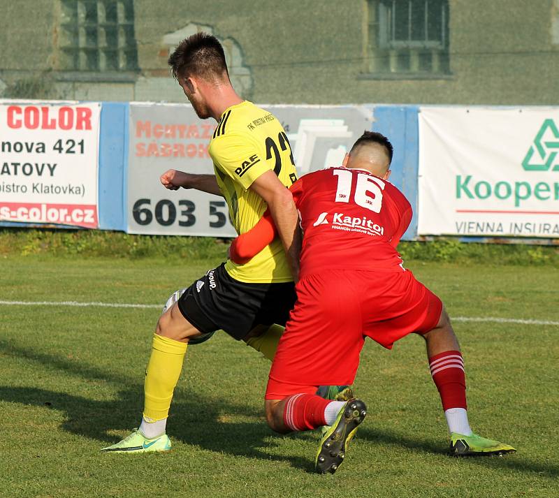 14. kolo FORTUNA divize A: SK Klatovy 1898 (červení) - ROBSTAV Přeštice (žlutí) 1:4 (1:4).