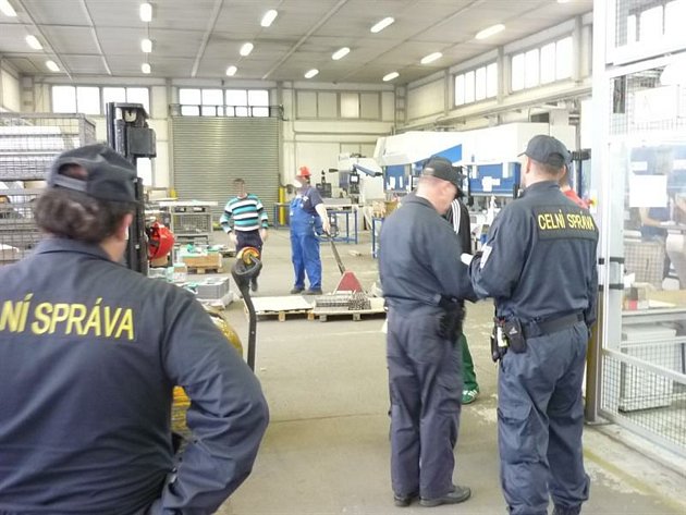 Celnici z Plzeňského kraje odhalili cizince, kteří pracují na černo.