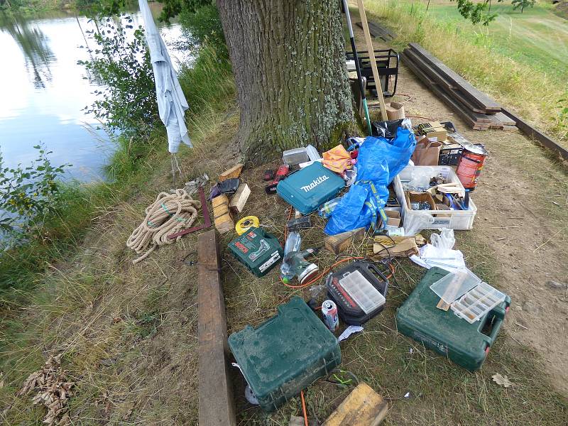 Dobrovolné brigády se zúčastnilo na 50 obyvatel Spáleného Poříčí