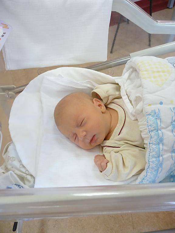Samuel (3,39 kg, 50 cm) se narodil 17. listopadu v 16:59 ve Fakultní nemocnici v Plzni. Na světě svého prvorozeného chlapečka přivítali maminka Aneta Rulíková a Roman Propper ze Sytna