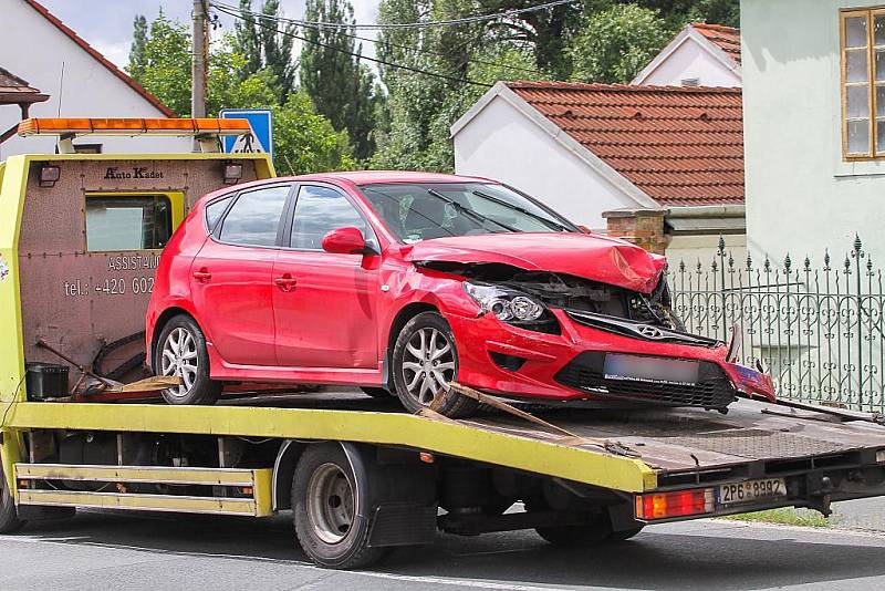 Čelní střet dvou osobních aut v Lobzích