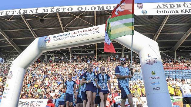 Při zahajovacím ceremoniálu přivedl výpravu Plzeňského kraje na plochu Androva stadionu bronzový olympionik Jan Řehula.