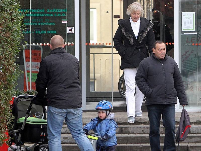 Každoroční vlna viróz a chřipek letos přišla v nejméně vhodnou dobu vánočních a novoročních svátků.