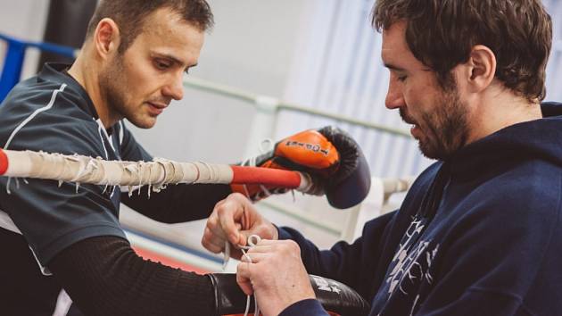 Plzeňský boxer Štěpán Horváth (vlevo) se svým trenérem Filipem Miňovským