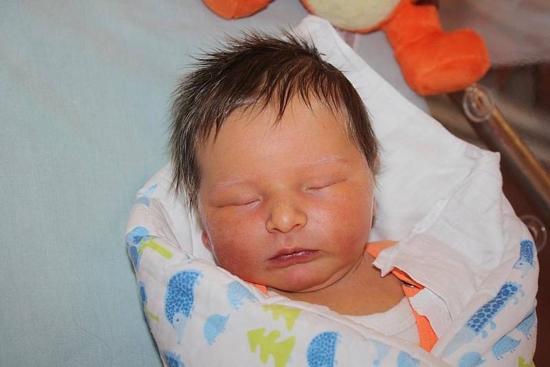 Damián Heczko (3,48 kg, 53 cm) se narodil 28. dubna v 11:45 v klatovské porodnici. Rodiče Veronika a Marcel z Přeštic přivítali očekávaného chlapečka na svět společně