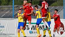 2. kolo FORTUNA divize A: SK SENCO Doubravka (žlutí) - SK Petřín Plzeň (hráči v červených dresech) 3:3 (1:1).