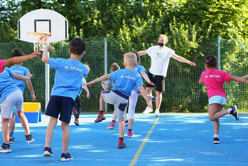 Sportovní hry mateřských škol v 78. MŠ v Sokolovské ulici na Lochotíně.