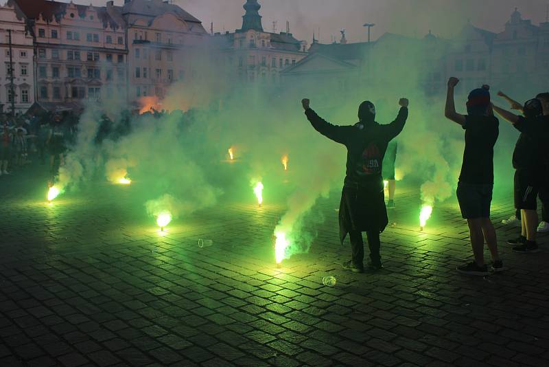 Plzeňští fotbalisté si vychutnávali prvenství v nejvyšší soutěži s věrnými fanoušky