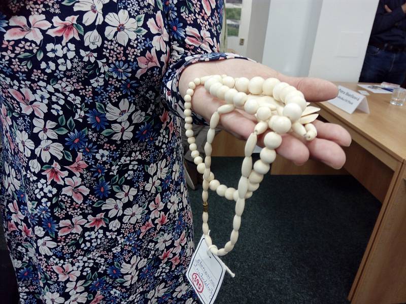 Pašovaný náhrdelník ze slonoviny, který zajistila Česká inspekce životního prostředí.