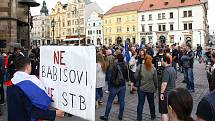 Na plzeňském náměstí Republiky v pondělí protestovali lidé proti současné vládě Andreje Babiše.