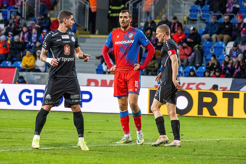 Fotbalisté Viktorie Plzeň podlehli na úvod ligového jara doma nečekaně Hradci Králové 1:2.