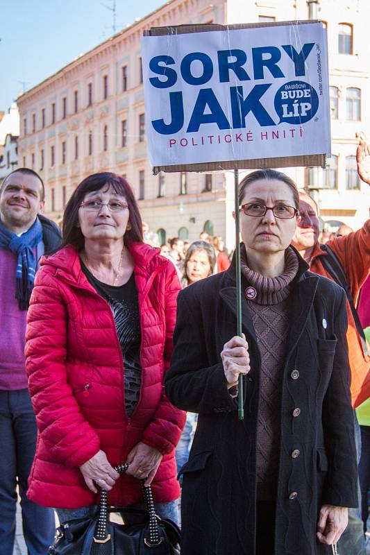 Proč? Proto! Demonstrace proti Miloši Zemanovi a Andreji Babišovi na náměstí Republiky v Plzni