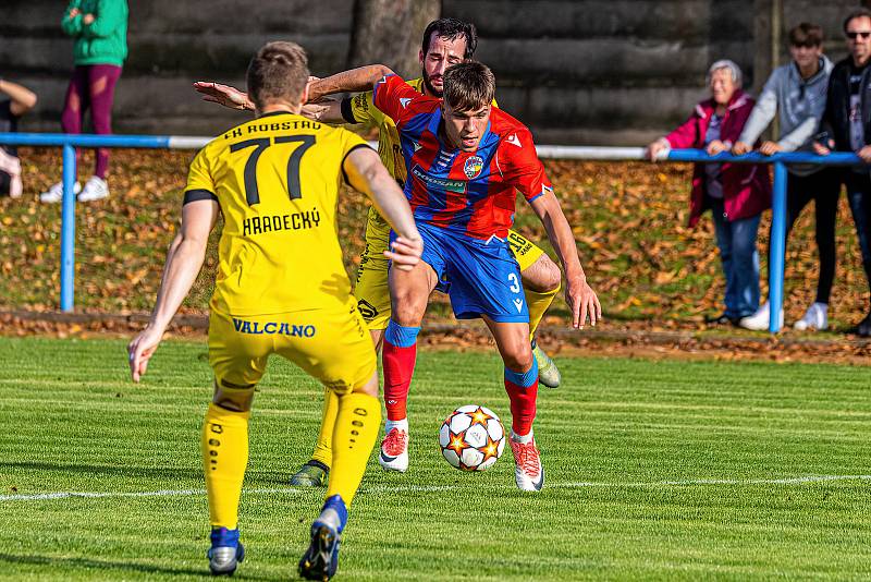 13. kolo FORTUNA ČFL, skupina A: FK ROBSTAV Přeštice (na snímku fotbalisté ve žlutých dresech) - FC Viktoria Plzeň B 1:2 (1:1).